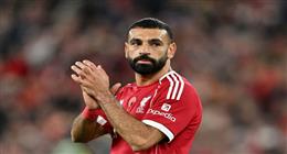 لقاء سري بين محمد صلاح وهندرسون في لندن.. هل يحسم الفرعون وجهته إلى السعودية؟.. عاجل