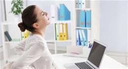 مخاطر صامتة.. ماذا يحدث لصحتك عند الجلوس لفترات طويلة دون حركة؟