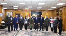 رئيس جامعة المنيا يناقش تقييم كلية الصيدلة مع هيئة الجودة والاعتماد 