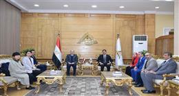 رئيس جامعة بنها يستقبل وفدا من جامعة هونغ كونغ للتعليم بالصين 