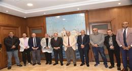 محافظ بورسعيد يناقش الاستعدادات النهائية لبدء تشغيل منظومة النظافة الجديدة