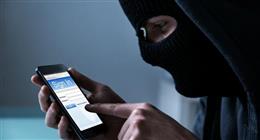 الاحتيال الإلكتروني يتصاعد.. «المركزي» يوجِّه بتحديث الهواتف وتطبيقات البنوك فوراً ويحذر من هذه الرسائل