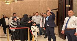 إقبال عائلي لافت للمصريين في الرياض للتصويت بانتخابات مجلس النواب 