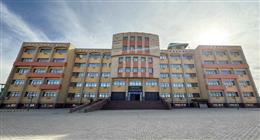 رئيس جامعة سوهاج يطلق مبادرة لإجراء 100 عملية زراعة وتأهيل للفم بمستشفى طب الأسنان
