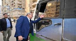 محافظ الغربية يتدخل ميدانيًا في ساعة الذروة ويُنهي تكدس المواطنين بطنطا 