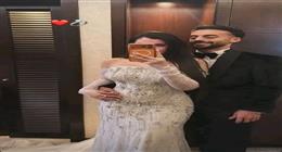 عريس الأهلي.. تفاصيل إطلالة أحمد عبد القادر وزوجته بـ«لوك الفرح»