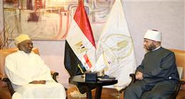 وزير الأوقاف يلتقي مفتي جزر القمر لبحث تعزيز التعاون الديني بين البلدين