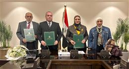 «المصرية لنقل الكهرباء» توقّع عقدين لدعم مشروعات الطاقة بخليج السويس وشرق بورسعيد