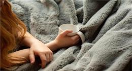 قاتل صامت في سريرك.. 5 أخطاء شائعة عند استخدام البطانية تدمر صحتك بالشتاء