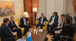 وزير الصحة يبحث مع نظيره التونسي تعزيز التعاون في مجال المبادرات الطبية