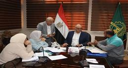تجهيز عروس وصرف معاش.. محافظ القليوبية يحل شكاوى المواطنين في اللقاء الأسبوعي