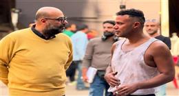 محمد عادل إمام ينشر فيديو مع جمهوره بموقع تصوير مسلسل الكينج