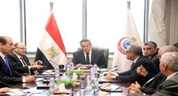 وزير الصحة يعقد اجتماعًا موسعًا لبحث دعم وتمكين توطين الصناعات الدوائية في مصر
