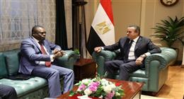 وزير الصحة ييبحث التعاون المشترك مع مدير المركز الإفريقي لمكافحة الأمراض