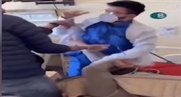 فيديو صادم لطبيب ينهال بالضرب على مريض في مستشفى بالهند