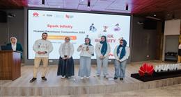 رئيس جامعة بنها يهنئ الطالبة أبرار محمد الفائزة بجائزة الابتكار ضمن فريق «Cloud V2.2.2» 