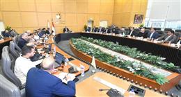 وزير الإسكان يعقد اجتماعا موسعا لمتابعة الموقف التنفيذي لمشروعات «حياة كريمة»