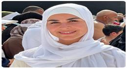 رانيا منصور تنشر صورا من أدائها مناسك العمرة