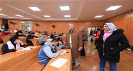 القائم بأعمال رئيس جامعة كفر الشيخ يتفقد امتحانات الترم الأول بالجامعة الأهلية