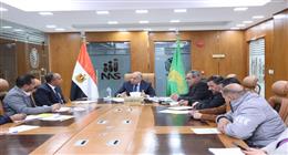 محافظ المنيا يستعرض إنجازات ملف التقنين واسترداد أراضي الدولة