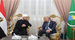 محافظ المنيا يبحث مع وزير الأوقاف تعزيز دور المؤسسات الدينية في نشر قيم الانتماء الوطني 