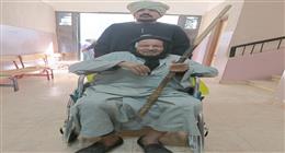 الأصالة لا تشيخ.. مسن من ذوي الهمم يدلي بصوته في انتخابات «النواب» 