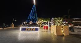 الأقصر تتزين بأشجار الكريسماس والأنوار استعدادا لاستقبال العام الجديد 2026