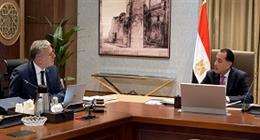 رئيس الوزراء يناقش مع وزير البترول عددا من ملفات عمل الوزارة