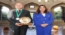 وزيرة التنمية المحلية تهنئ محافظ القاهرة لفوزه بجائزة أفضل محافظ عربي
