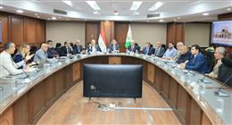 محافظ الجيزة يبحث الفرص الاستثمارية بمركز الواحات البحرية