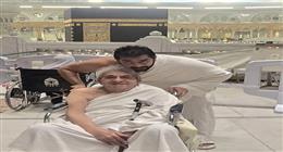 سر معاناة فاروق فلوكس مع أمراض الشيخوخة.. ظهر على كرسي متحرك في العمرة بعد غياب 8 سنوات 