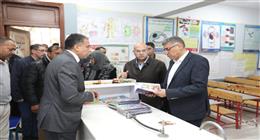 محافظ الجيزة يتفقد إحدى مدارس الصف للاطمئنان على انتظام اليوم الدراسي