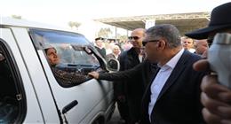محافظ الجيزة يتابع سير العمل في موقف السرفيس الحضاري بالصف
