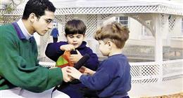 أحمد حلمي موديل إعلانات ومساعد مخرج وغاوي «لعب عيال»