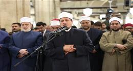 أجواء روحانية في الجامع الأزهر: توافد الآلاف لأداء صلاتي العشاء والتراويح