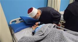 مفتي الجمهورية من مستشفى العريش: الكلام لا يكفي وصف آلام مصابي فلسطين