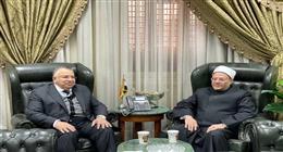 نقيب الأشراف يهنئ شوقي علام بتعيينه عميدًا لمعهد الدراسات الإسلامية