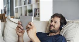 متعة مؤقتة تقودك إلى الاكتئاب.. خبراء يحذرون من الإفراط في مشاهدة «الريلز»