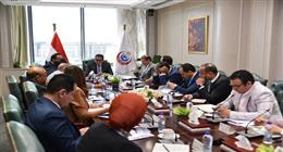 وزير الصحة يناقش خطة التطبيق التدريجي لمنظومة التأمين الشامل بالمحافظات