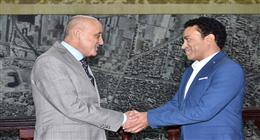 محافظ الأقصر يستقبل الفنان سامح حسين: الفن الهادف يسهم في نهضة الشعوب
