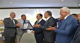 محافظ الأقصر ونقيب الزراعيين يفتتحان معرض الوادي الزراعي الثلاثاء