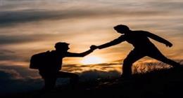 تمتاز بالوفاء والمساندة.. 4 أبراج فلكية مواليدها أصدقاء رائعون
