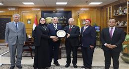 رئيس جامعة المنيا يستقبل أعضاء لجنة المشاركة السياسية بـ«القومي للمرأة»