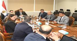 وزير الإسكان يلتقي ممثل شركة The Bench العالمية لبحث التعاون في مجال الفندقة