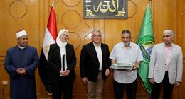 تسليم تأشيرات حج الجمعيات الأهلية في الإسماعيلية