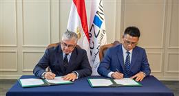 «اقتصادية قناة السويس» توقع عقدين لمشروعي ملابس جاهزة ومنسوجات بتكلفة 20.5 مليون دولار