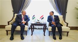 وزير الخارجية يلتقي رئيس الوزراء الفلسطيني على هامش التحضير لقمة بغداد
