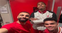 ليست مجرد صور.. سيلفي محمد صلاح يروي كواليس من داخل ليفربول