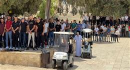 الفلسطينينون يواصلوان تحدى الاحتلال.. الآلاف يؤدون صلاة الجمعة في رحاب المسجد الأقصى