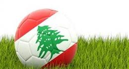 واقعة مأساوية.. جماهير تقتحم ملعب بالدوري اللبناني وتطعن لاعب الفريق الفائز